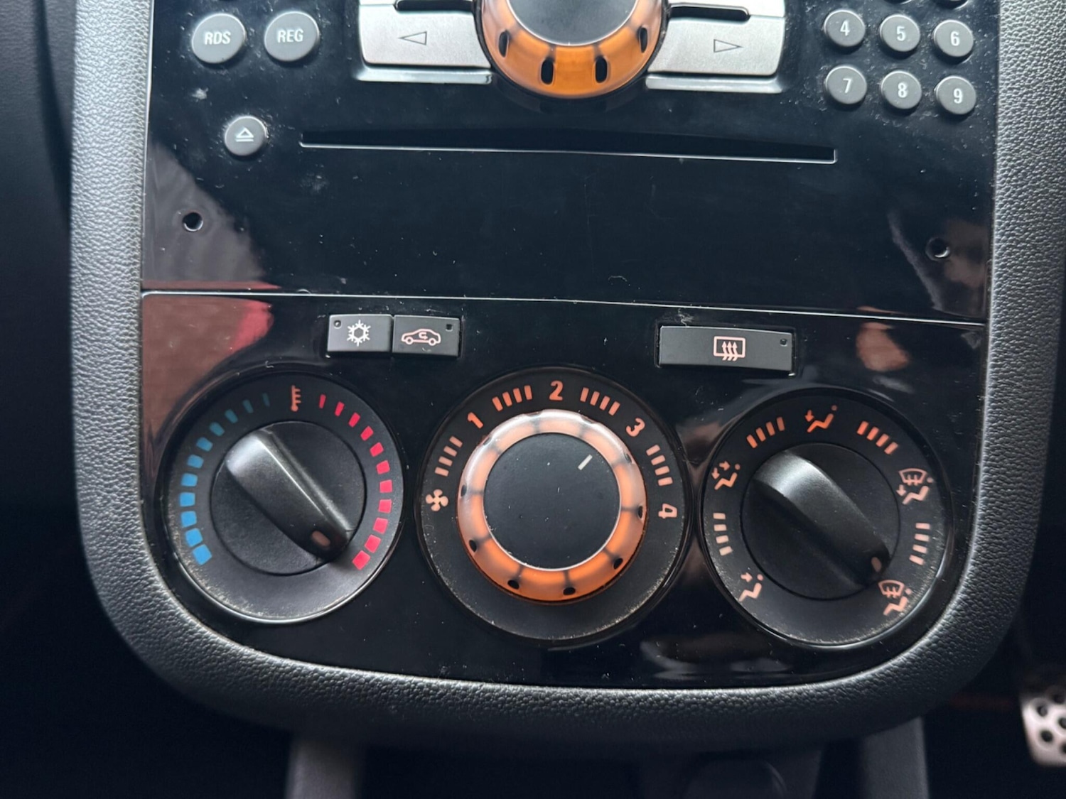 Used Vauxhall Corsa 2011 for sale - 77237955: Photo 18