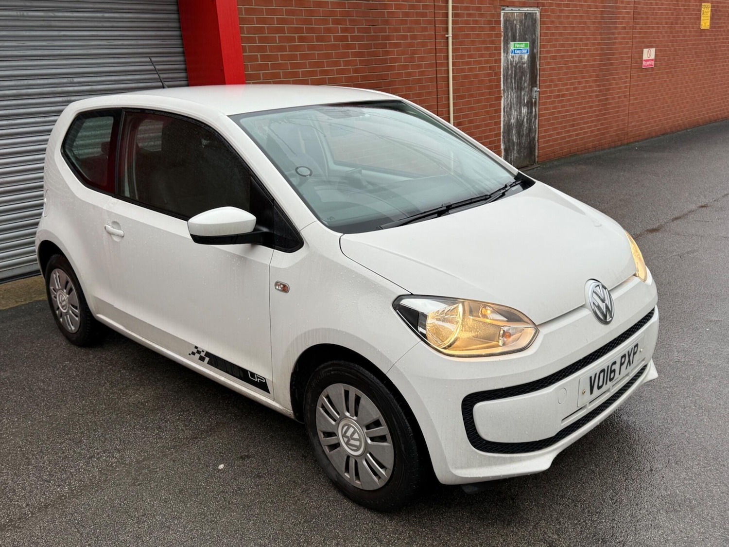Used Volkswagen up! 2016 for sale - 77345261: Photo 2