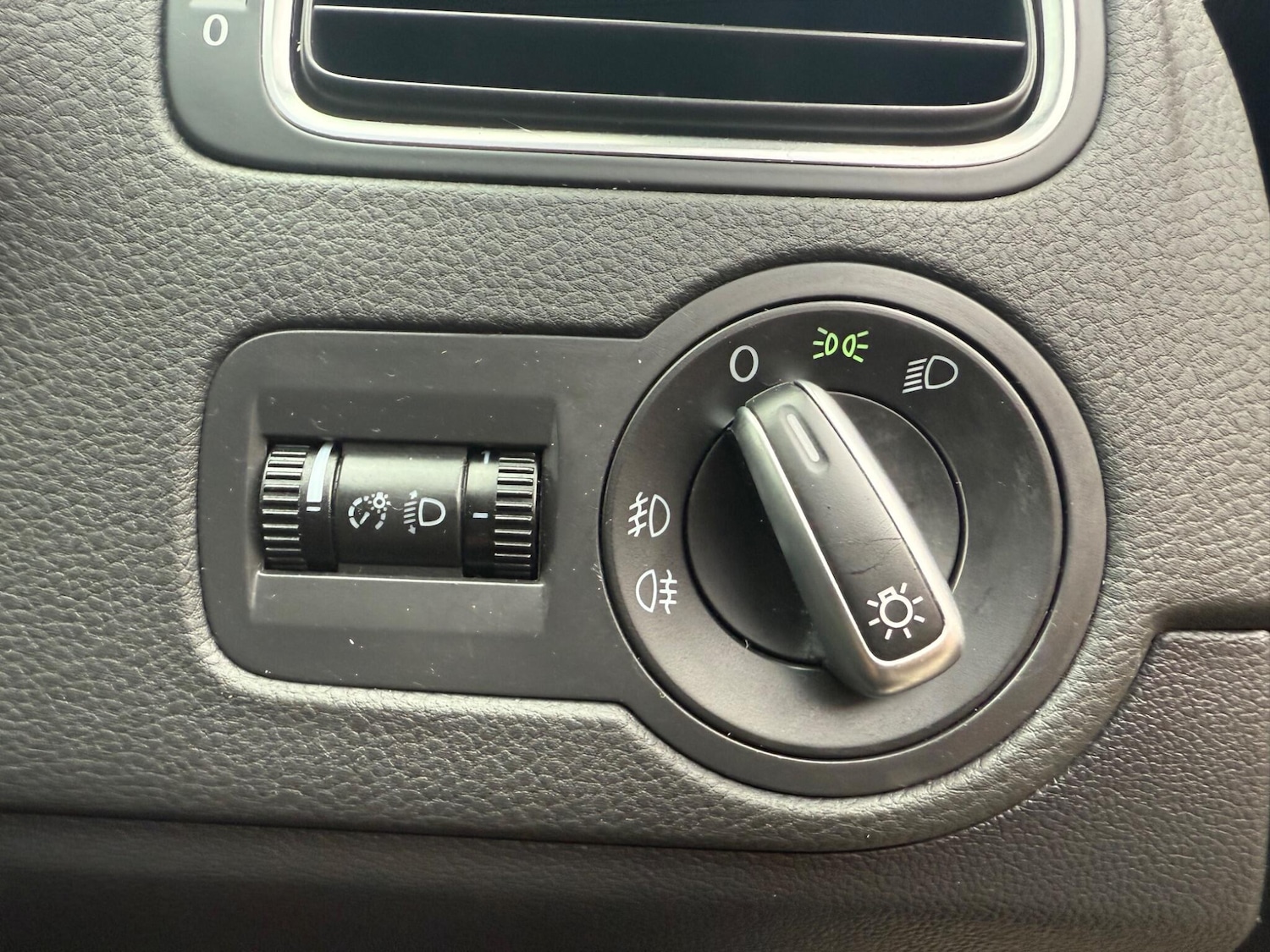 Used Volkswagen Polo 2010 for sale - 77082055: Photo 11