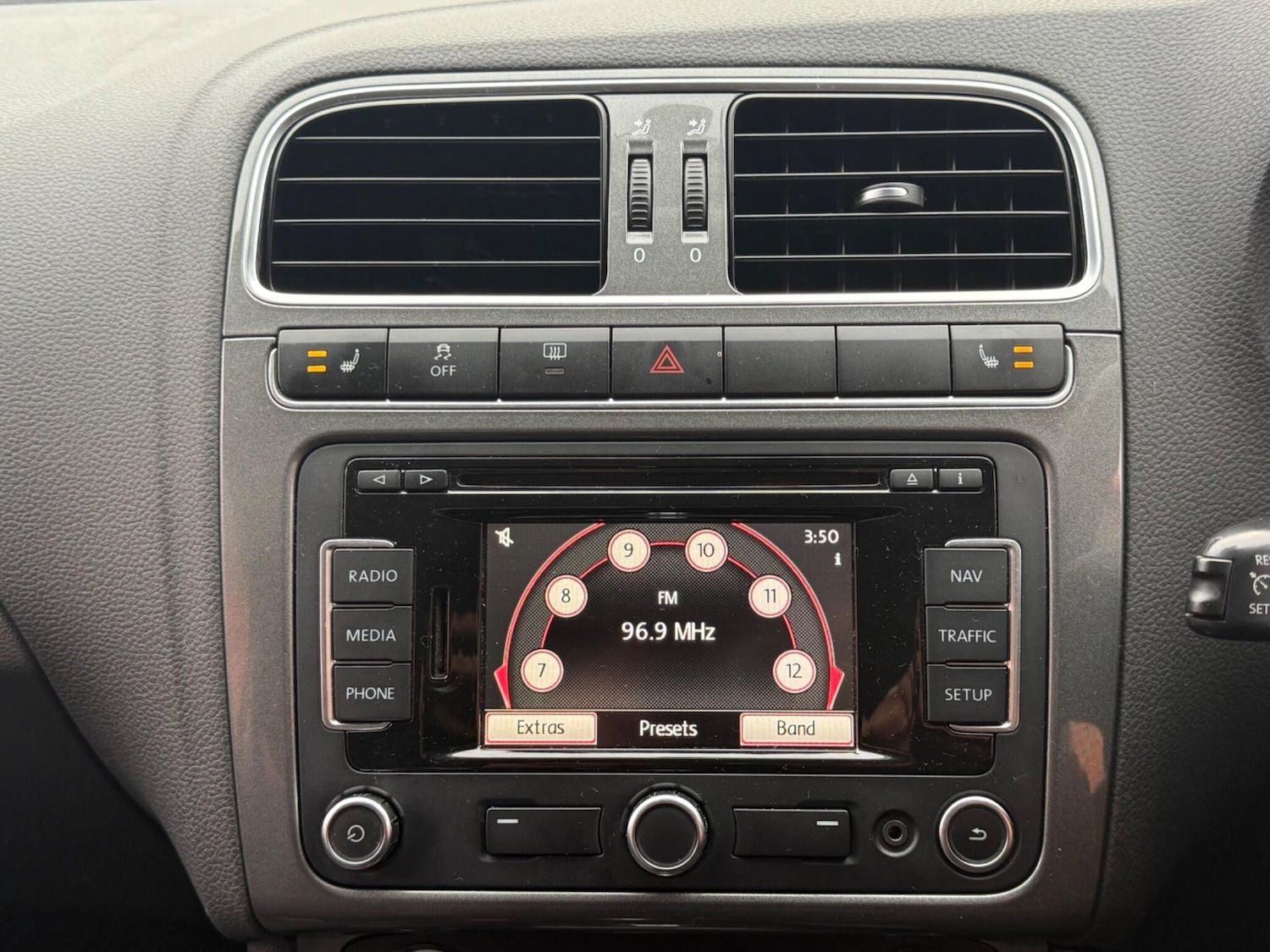 Used Volkswagen Polo 2010 for sale - 77082055: Photo 15