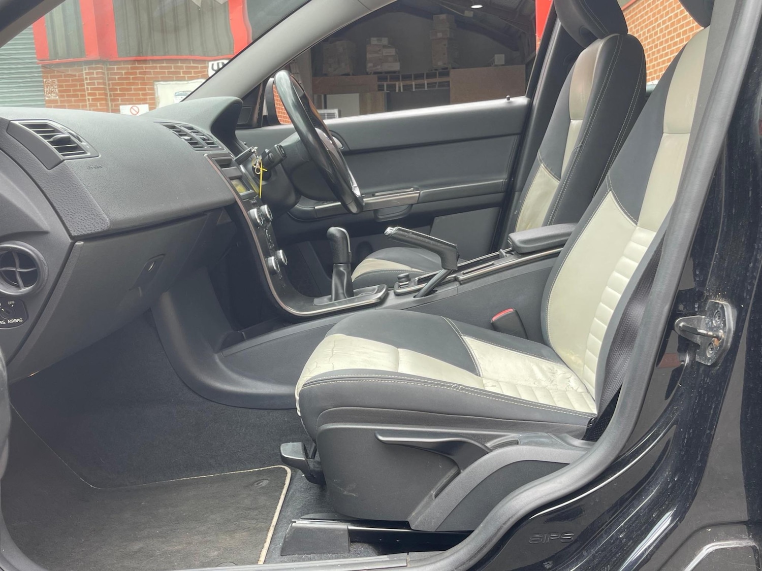 Used Volvo V50 2010 for sale - 76765185: Photo 19