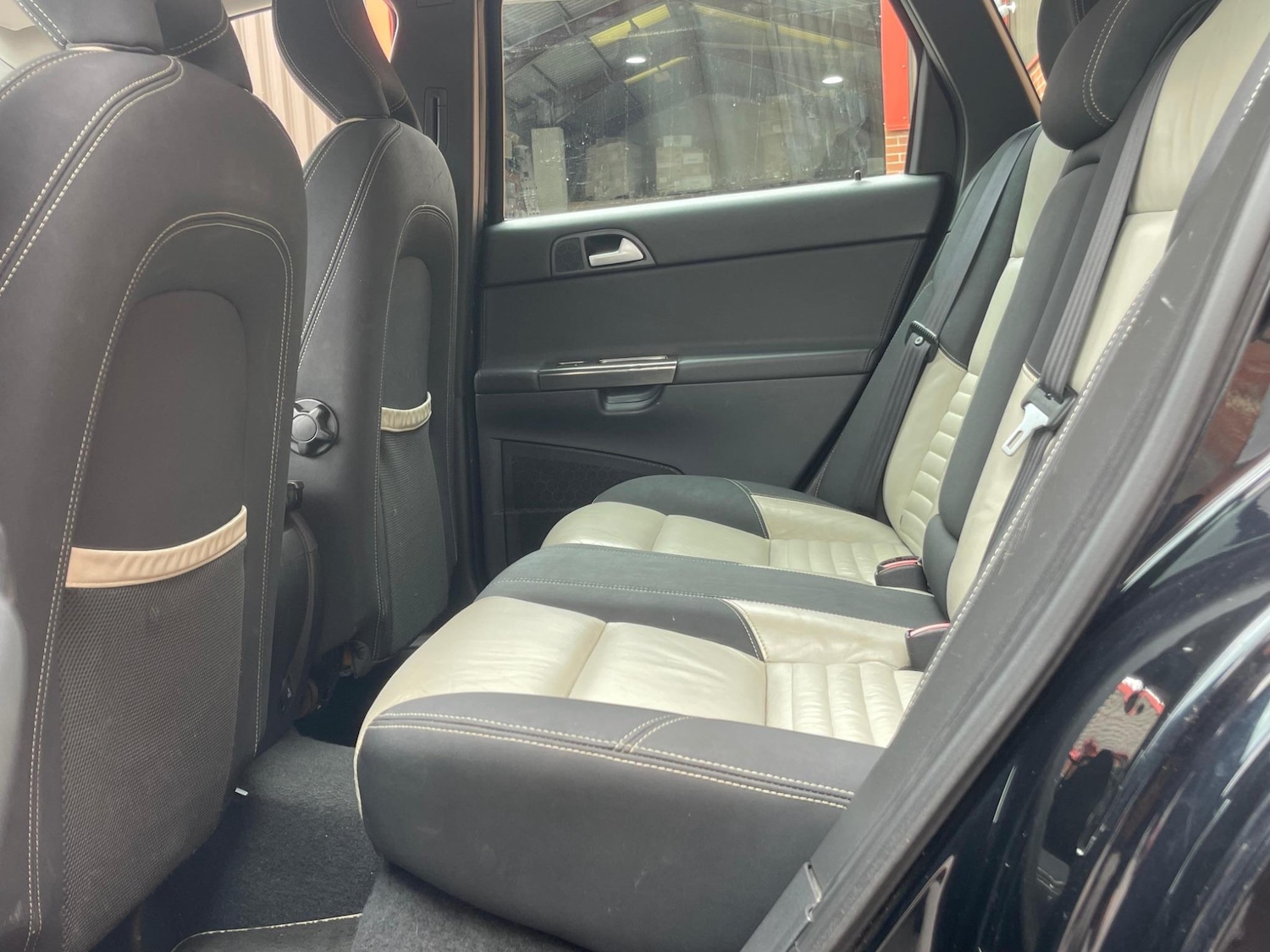 Used Volvo V50 2010 for sale - 76765185: Photo 21