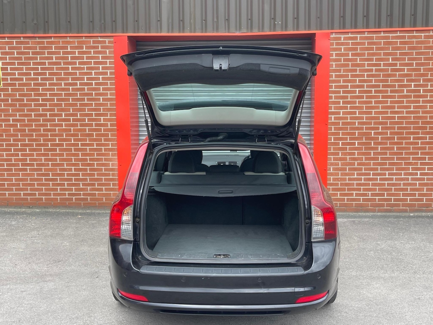 Used Volvo V50 2010 for sale - 76765185: Photo 31