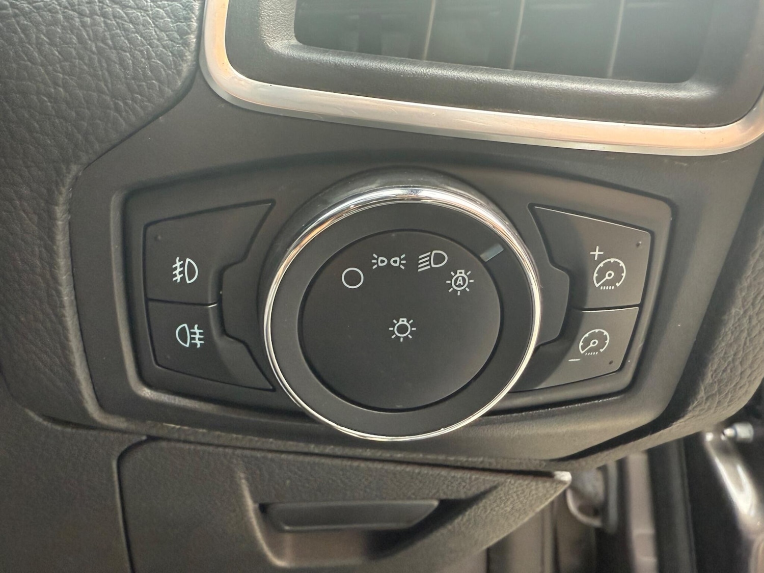 Used Ford Focus 2011 for sale - 77082054: Photo 10