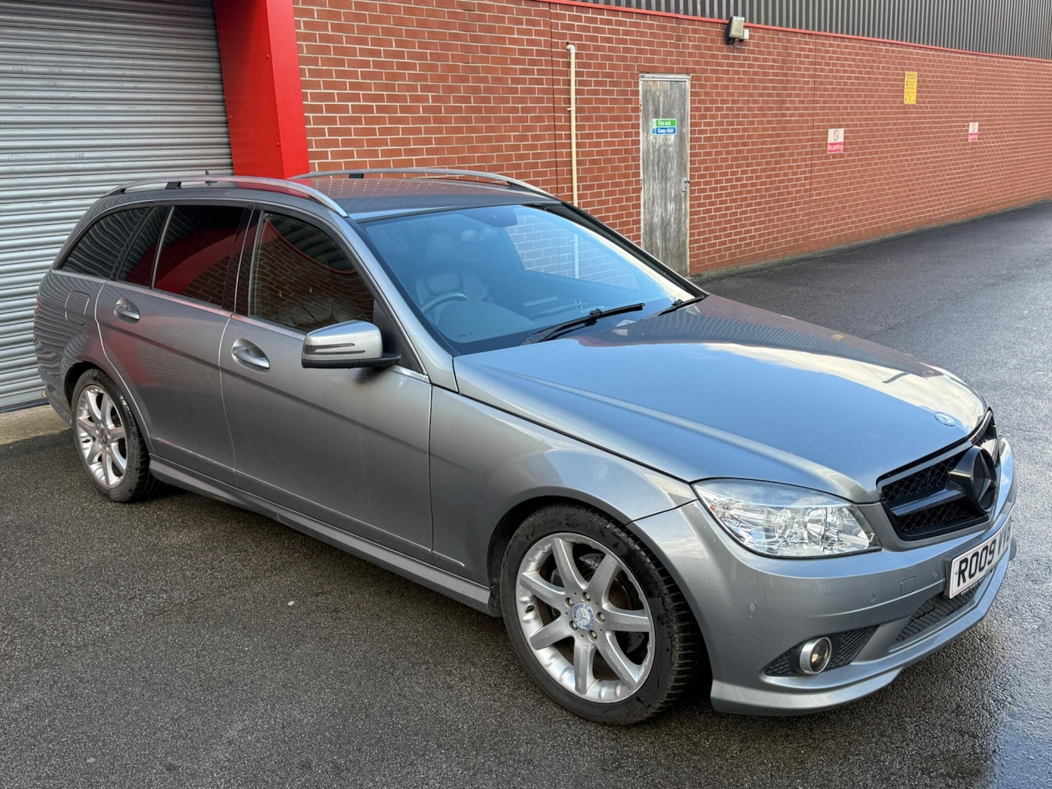 Used Mercedes-Benz C Class 2009 for sale - 77882584: Photo 4