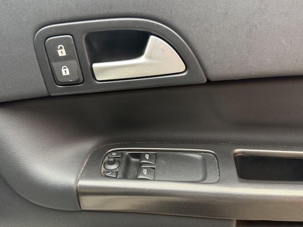 Used Volvo C30 2011 for sale - 76151343: Photo 9
