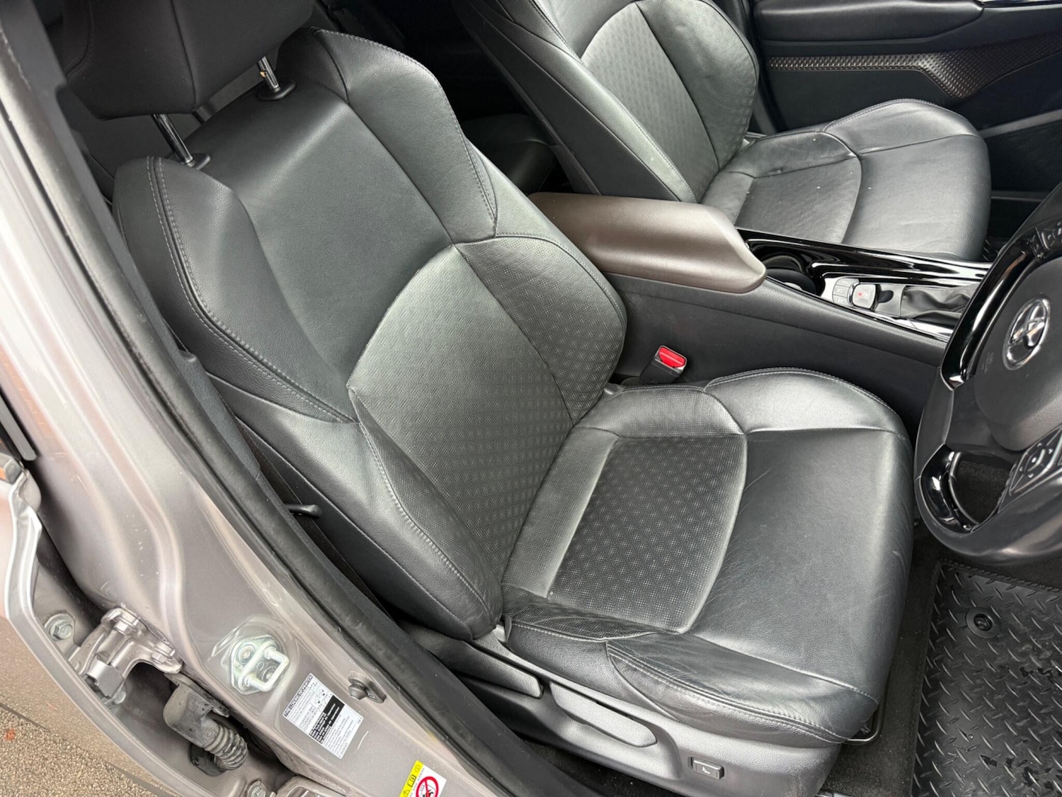 Used Toyota C-HR for sale - 76997660: Photo 24