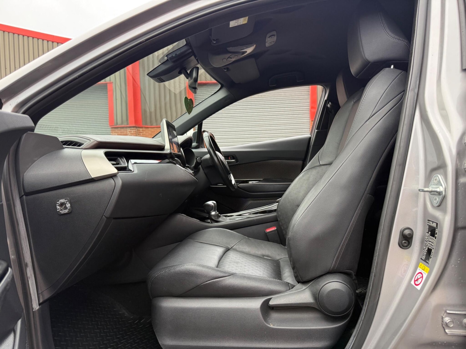 Used Toyota C-HR for sale - 76997660: Photo 25