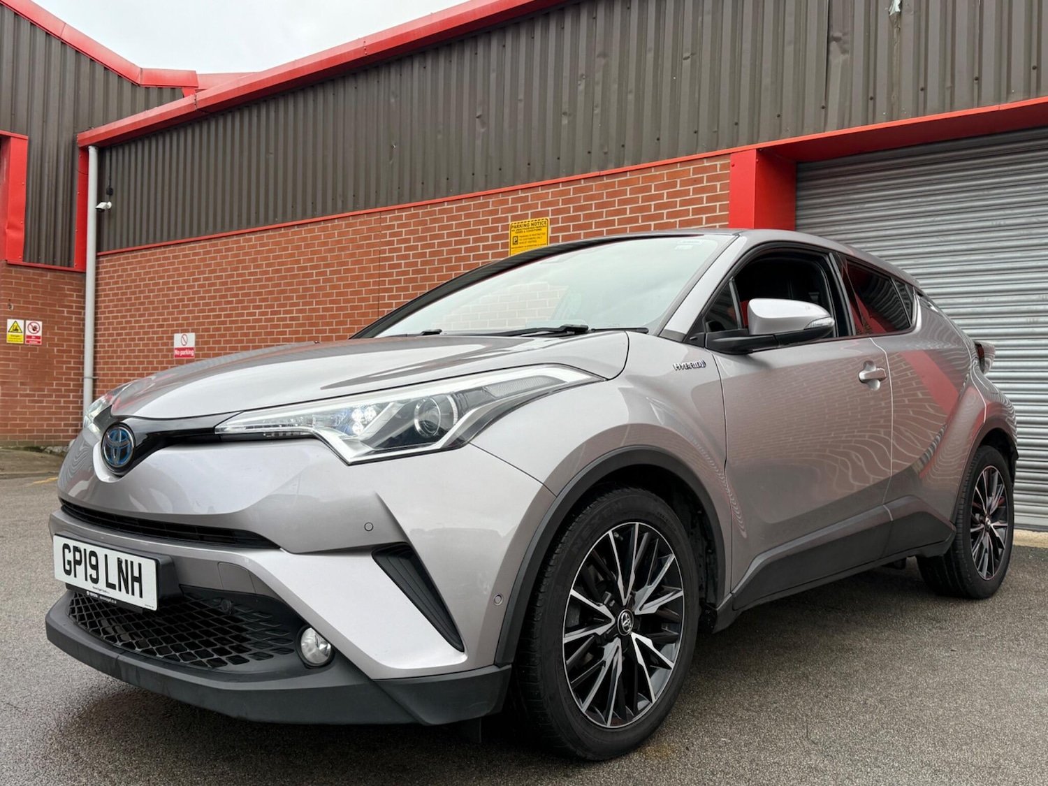 Used Toyota C-HR for sale - 76997660: Photo 5