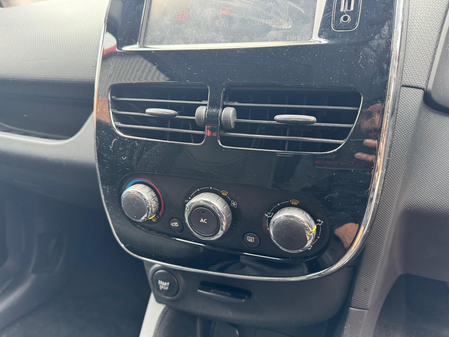 Used Renault Clio 2014 for sale - 76667524: Photo 11