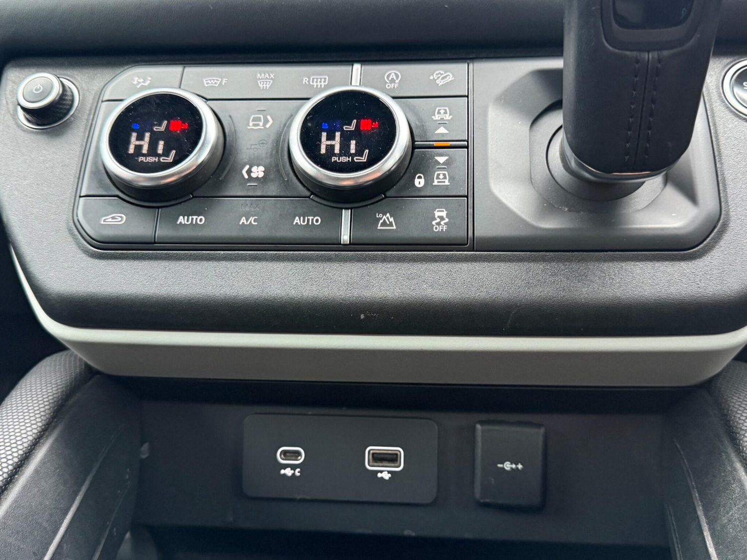 Used Land Rover Defender 2021 for sale - 77799025: Photo 17