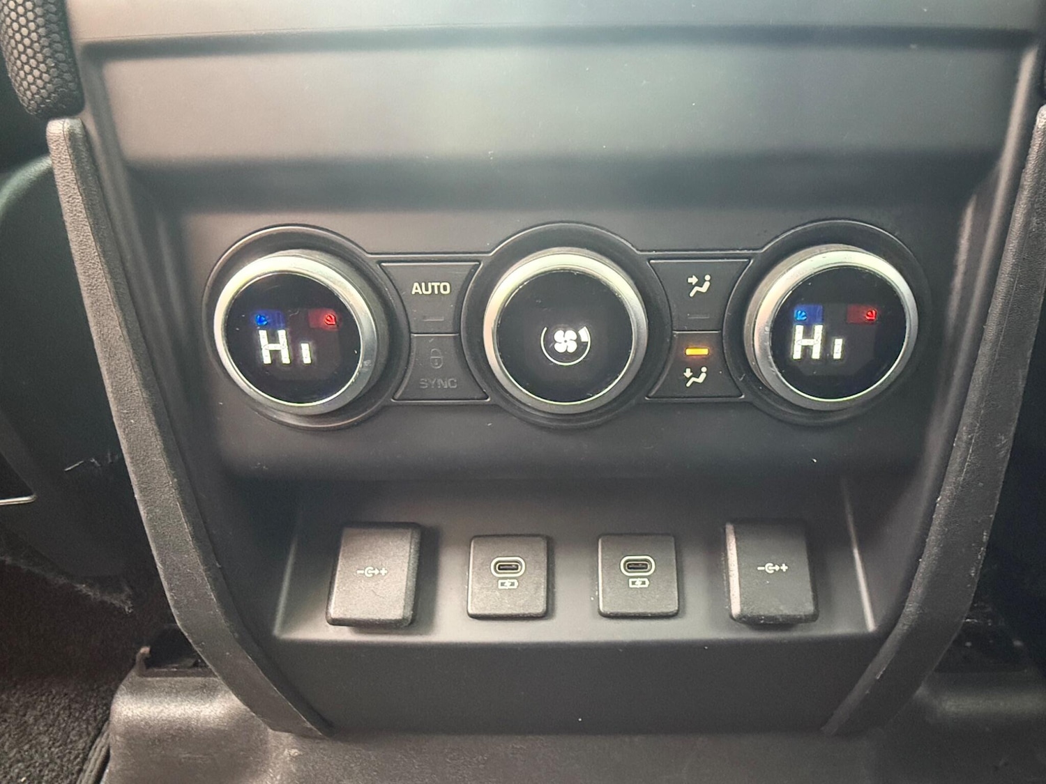 Used Land Rover Defender 2021 for sale - 77799025: Photo 34