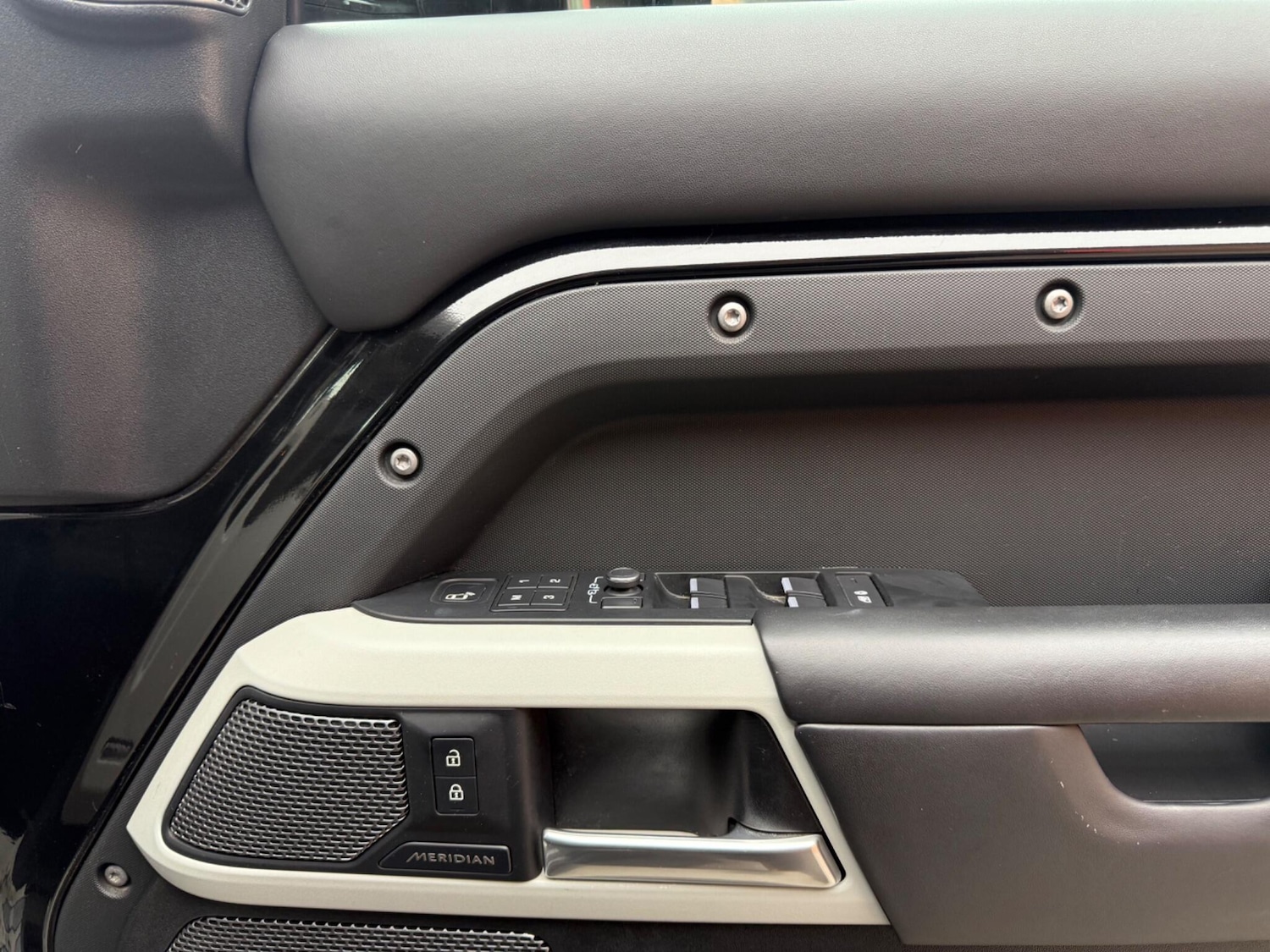 Used Land Rover Defender 2021 for sale - 77799025: Photo 9