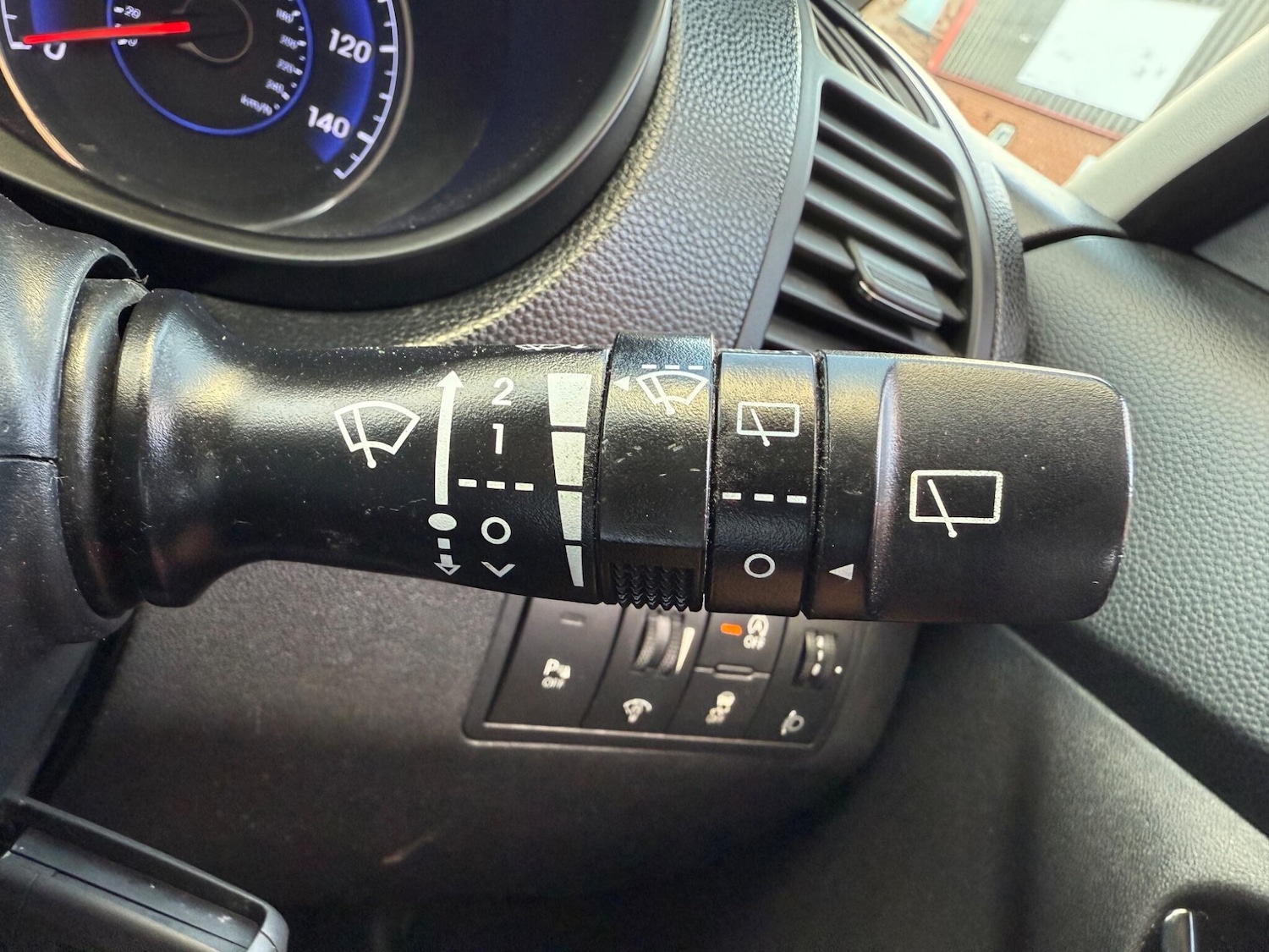 Used Hyundai Ix20 2012 for sale - 76752548: Photo 11