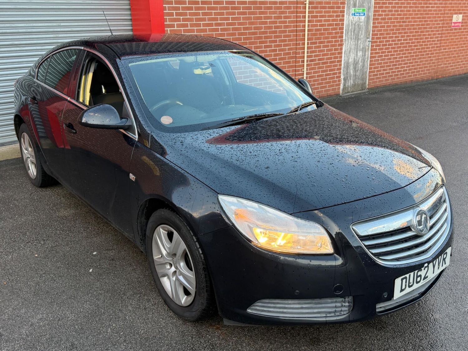 Used Vauxhall Insignia 2012 for sale - 76742569: Photo 2