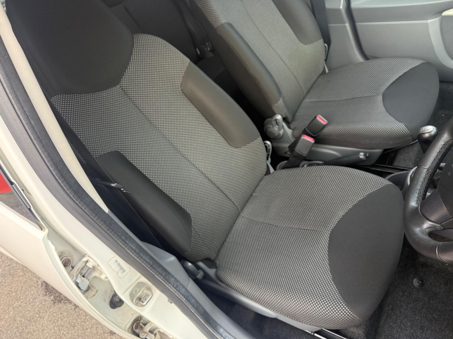 Used Toyota AYGO 2011 for sale - 77559805: Photo 19