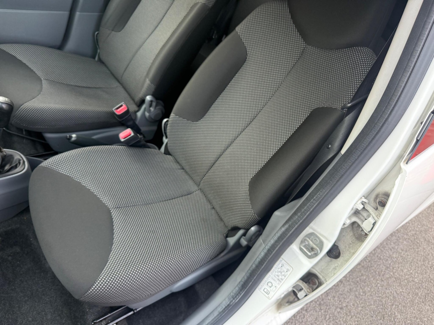 Used Toyota AYGO 2011 for sale - 77559805: Photo 21