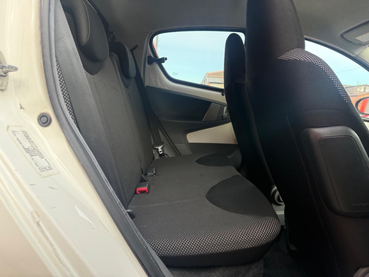 Used Toyota AYGO 2011 for sale - 77559805: Photo 24