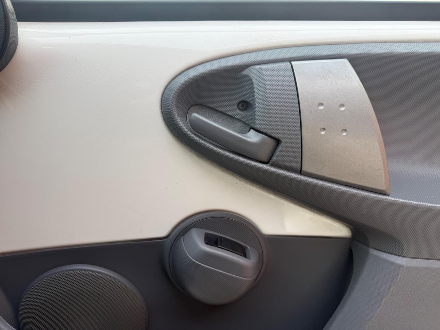 Used Toyota AYGO 2011 for sale - 77559805: Photo 9