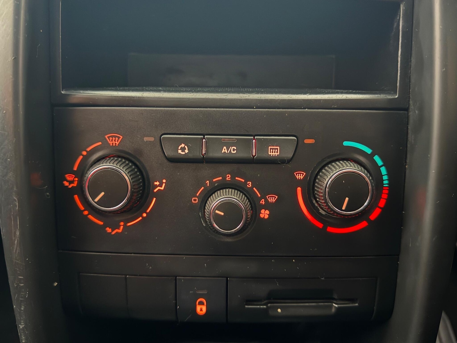 Used Peugeot 207 2010 for sale - 76024513: Photo 15