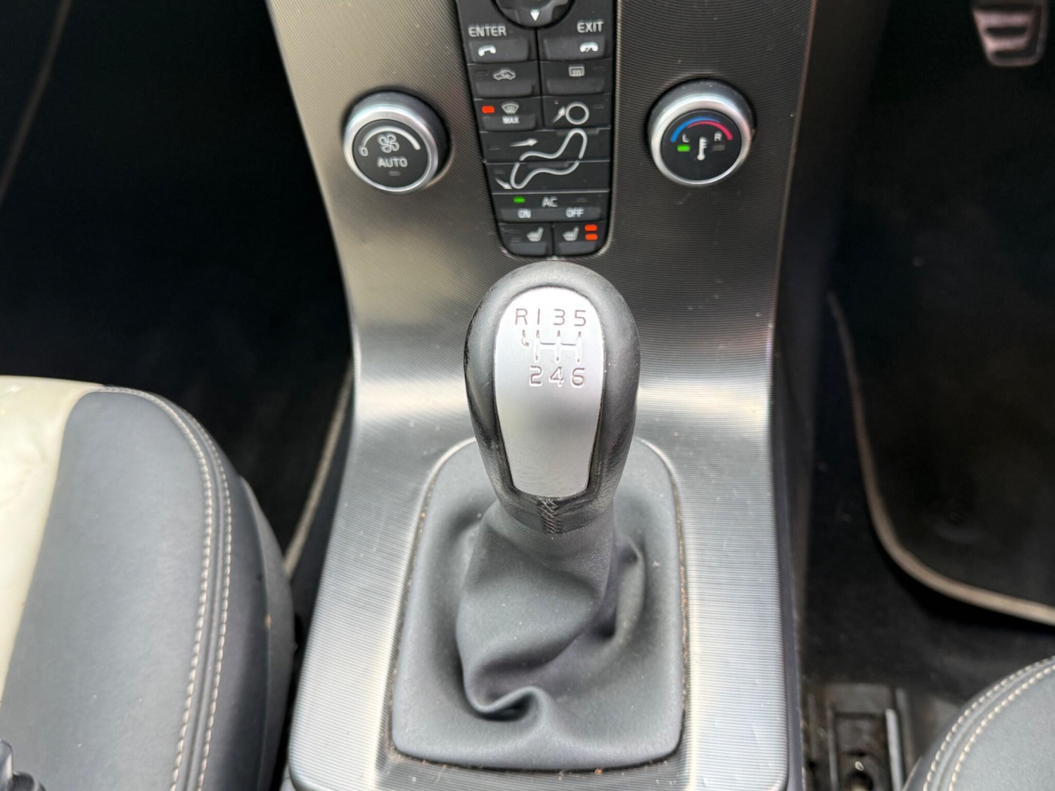 Used Volvo V50 2012 for sale - 78058557: Photo 18