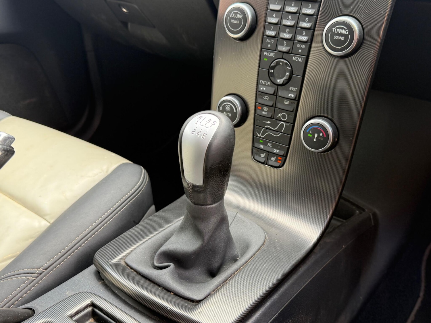 Used Volvo V50 2012 for sale - 78058557: Photo 19