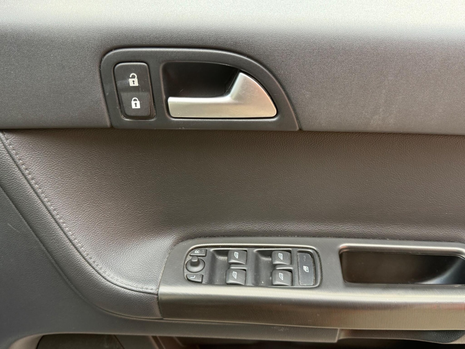 Used Volvo V50 2012 for sale - 78058557: Photo 9