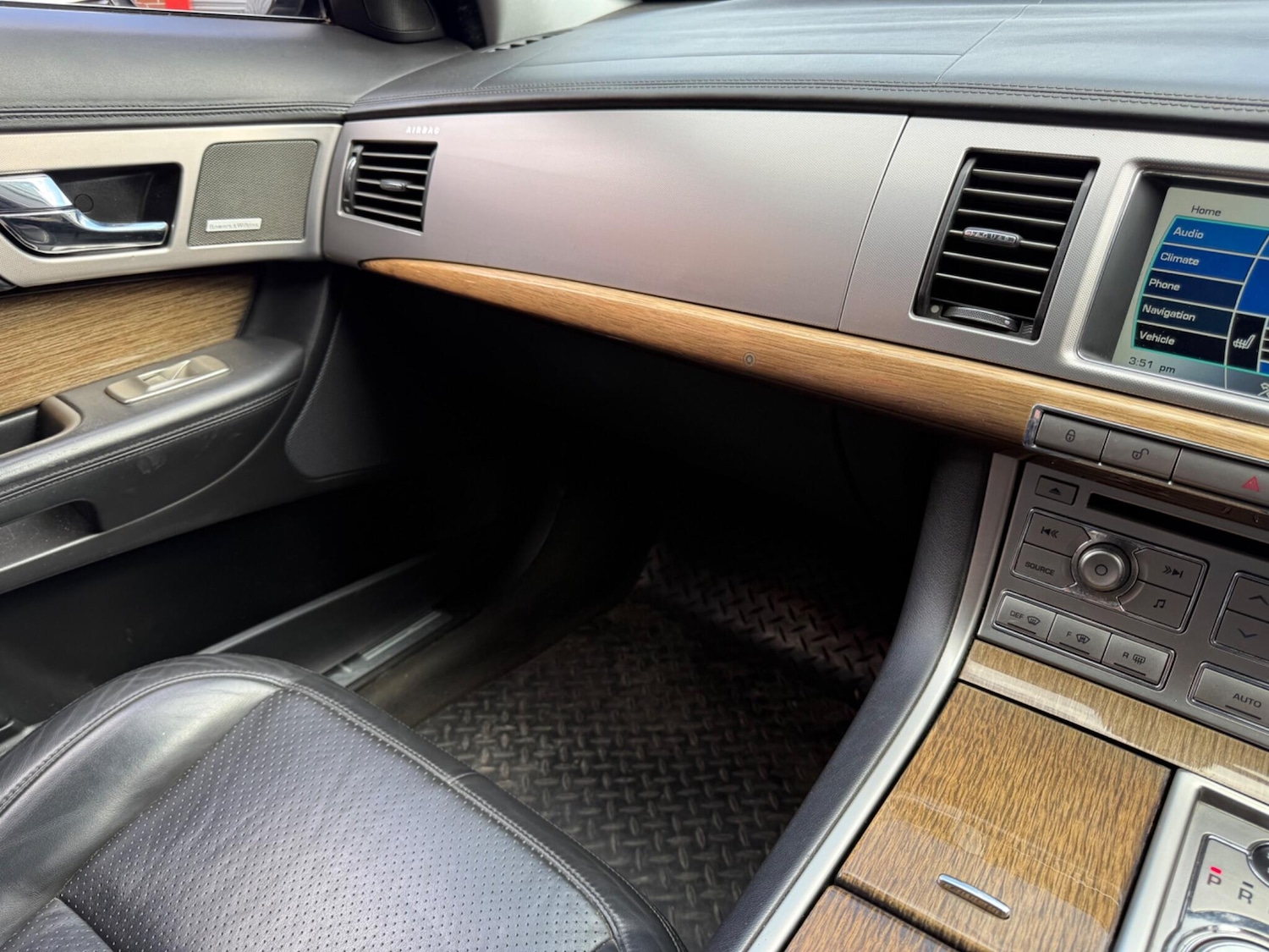 Used Jaguar XF 2010 for sale - 76988342: Photo 19