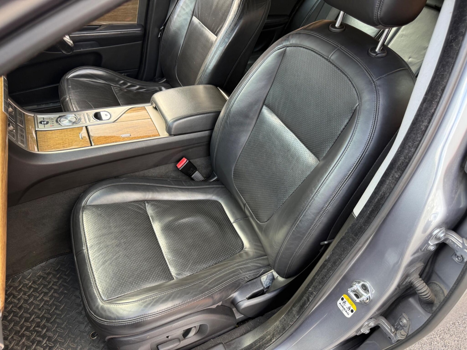 Used Jaguar XF 2010 for sale - 76988342: Photo 26