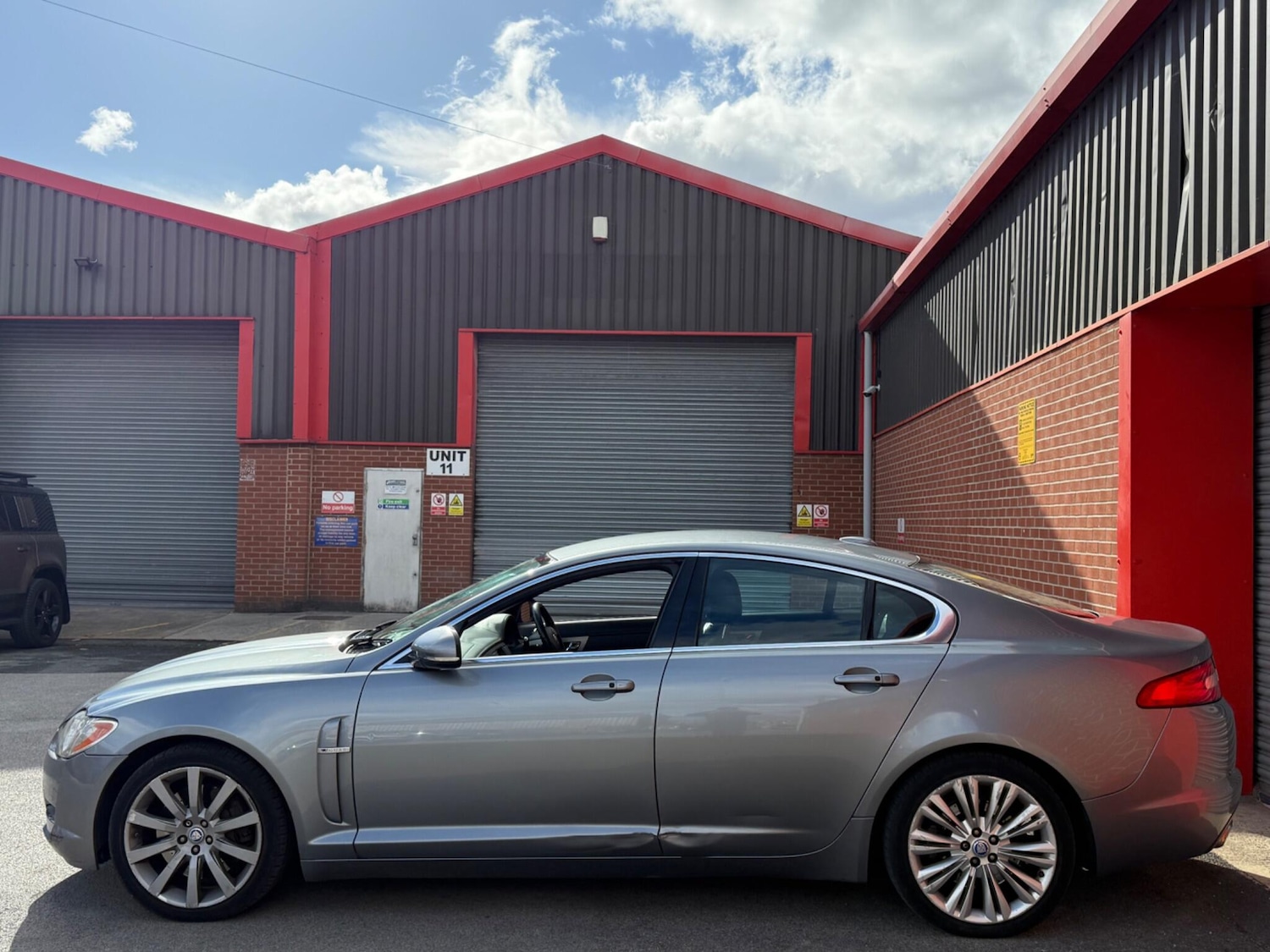 Used Jaguar XF 2010 for sale - 76988342: Photo 8