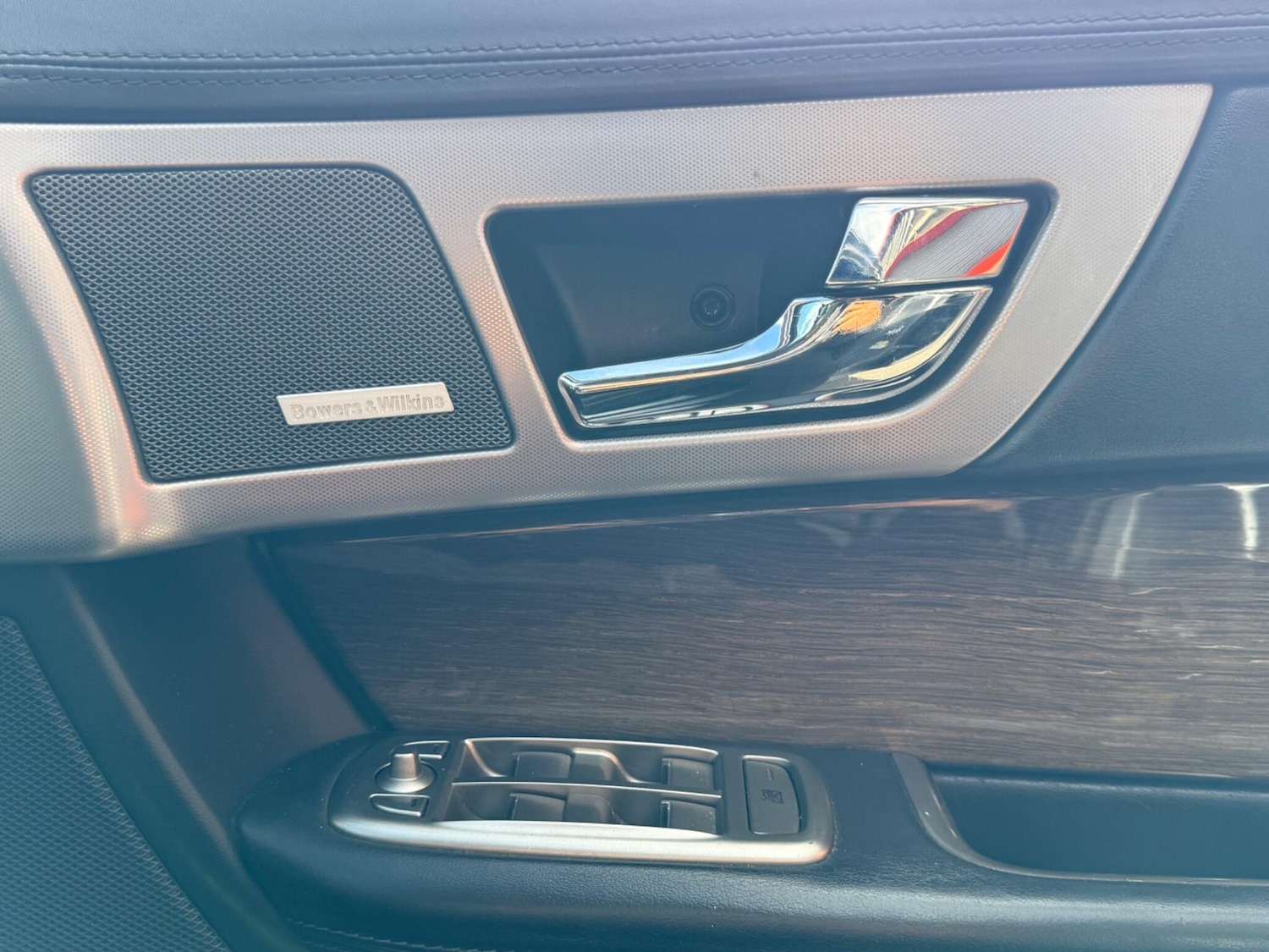 Used Jaguar XF 2010 for sale - 76988342: Photo 9