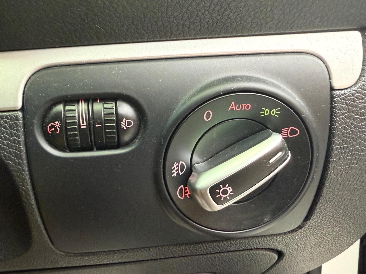 Used Volkswagen Scirocco 2011 for sale - 78072779: Photo 12