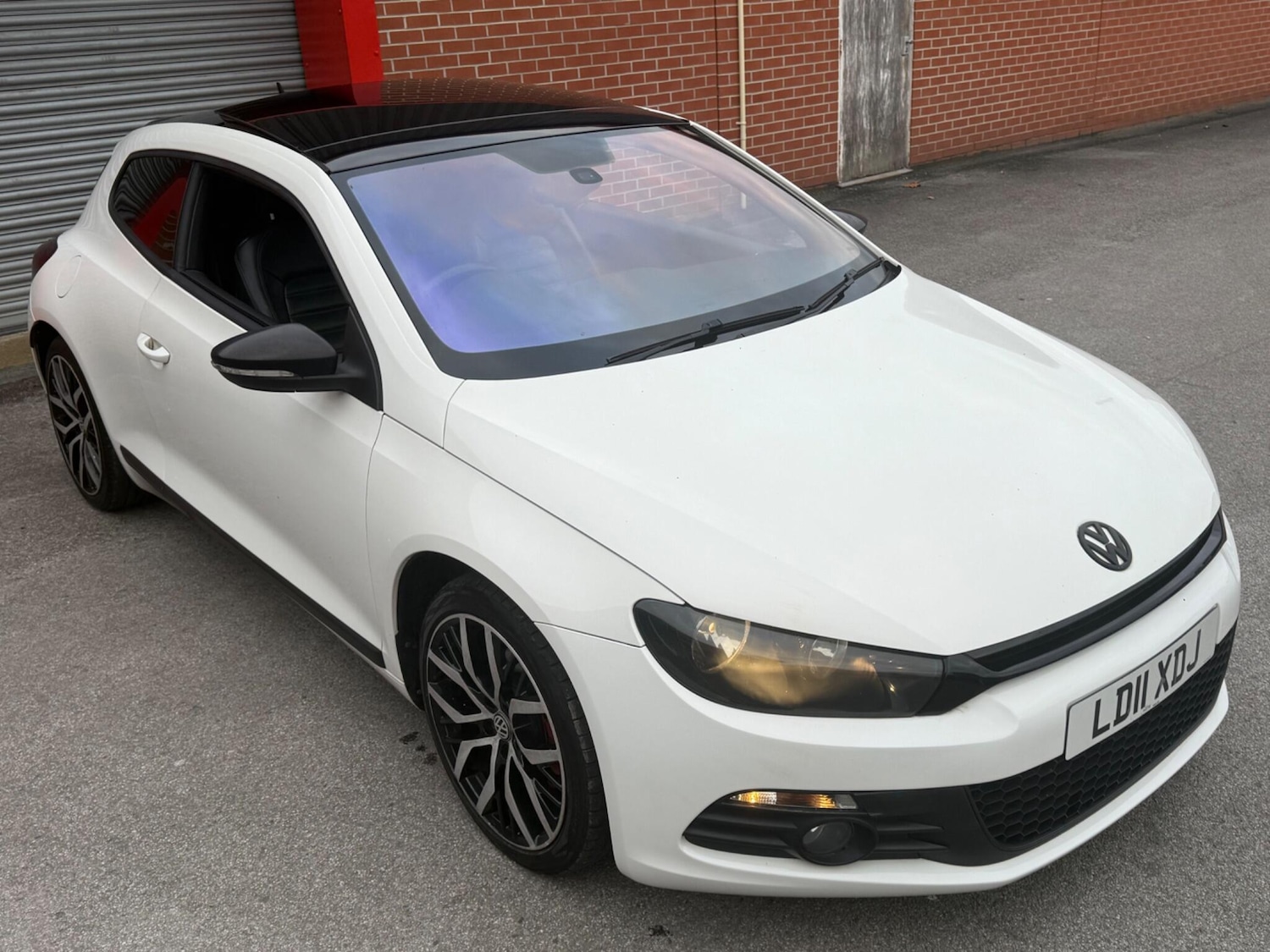 Used Volkswagen Scirocco 2011 for sale - 78072779: Photo 2