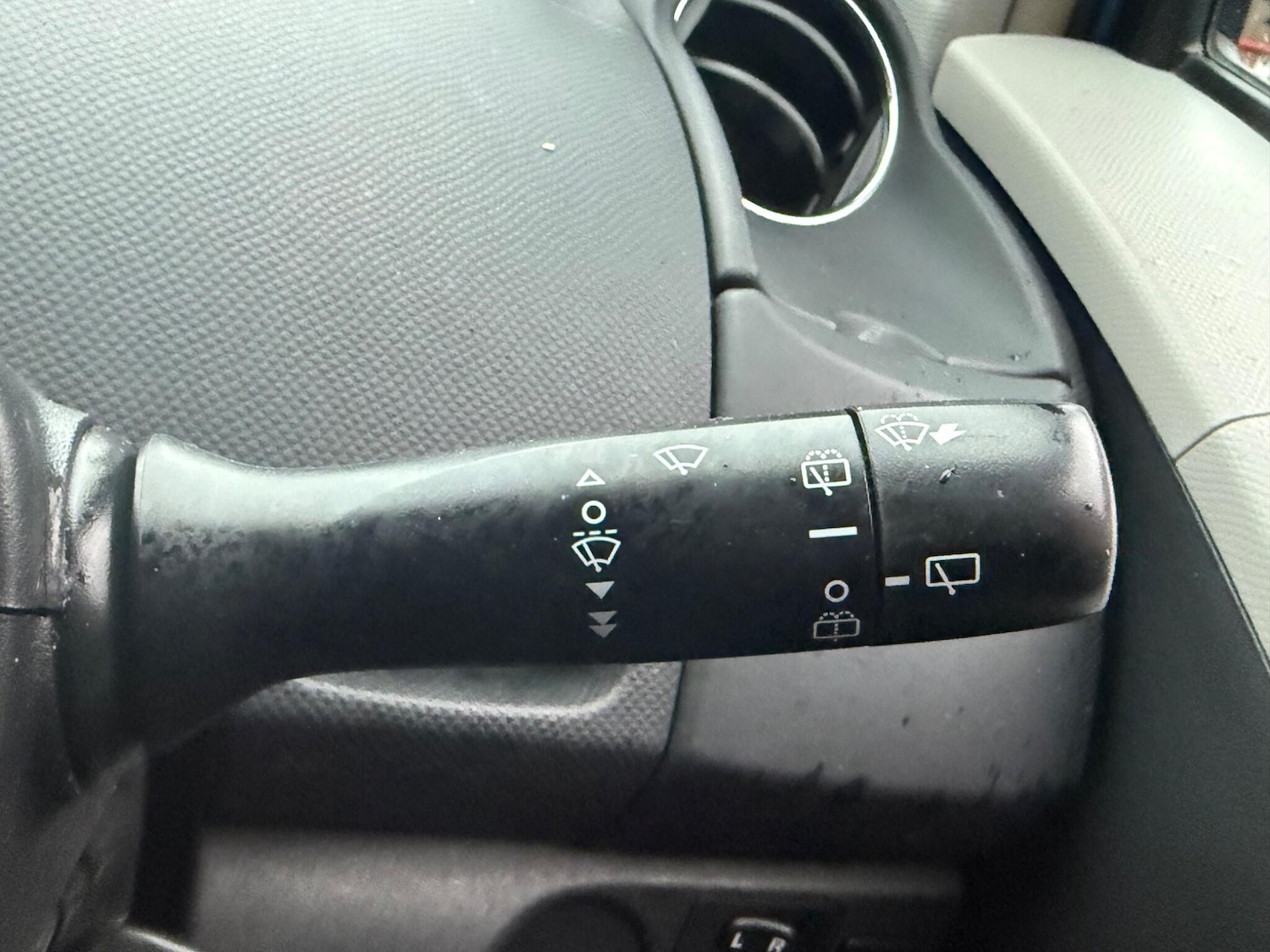 Used Toyota Yaris 2010 for sale - 77278601: Photo 12