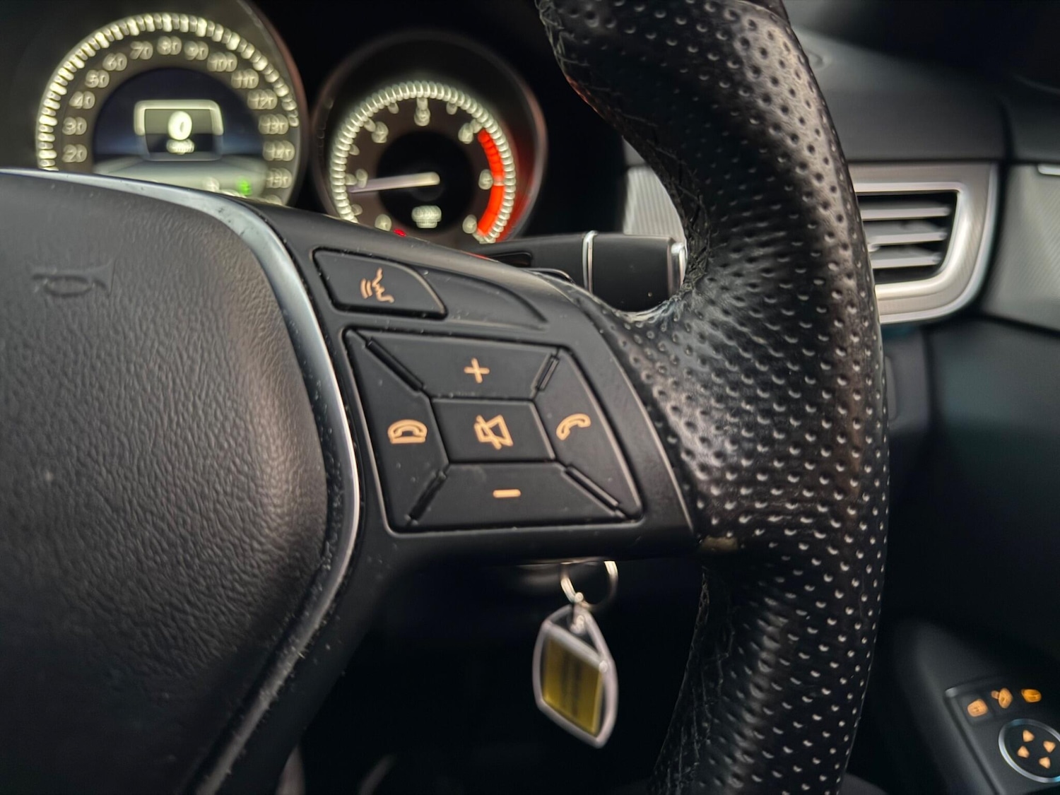 Used Mercedes-Benz E Class 2013 for sale - 77637680: Photo 11