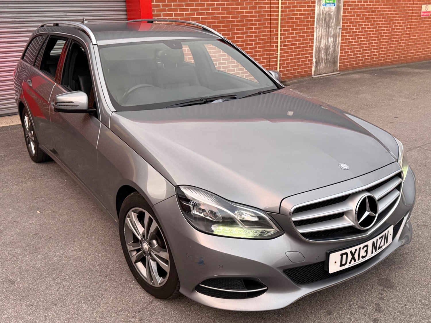 Used Mercedes-Benz E Class 2013 for sale - 77637680: Photo 2