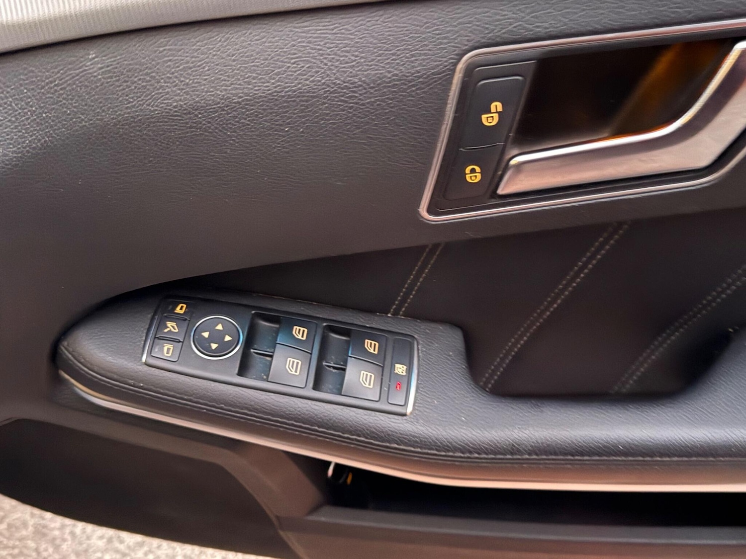 Used Mercedes-Benz E Class 2013 for sale - 77637680: Photo 9