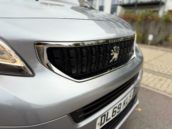 Used Peugeot Traveller 2020 for sale - 76215562: Photo 74