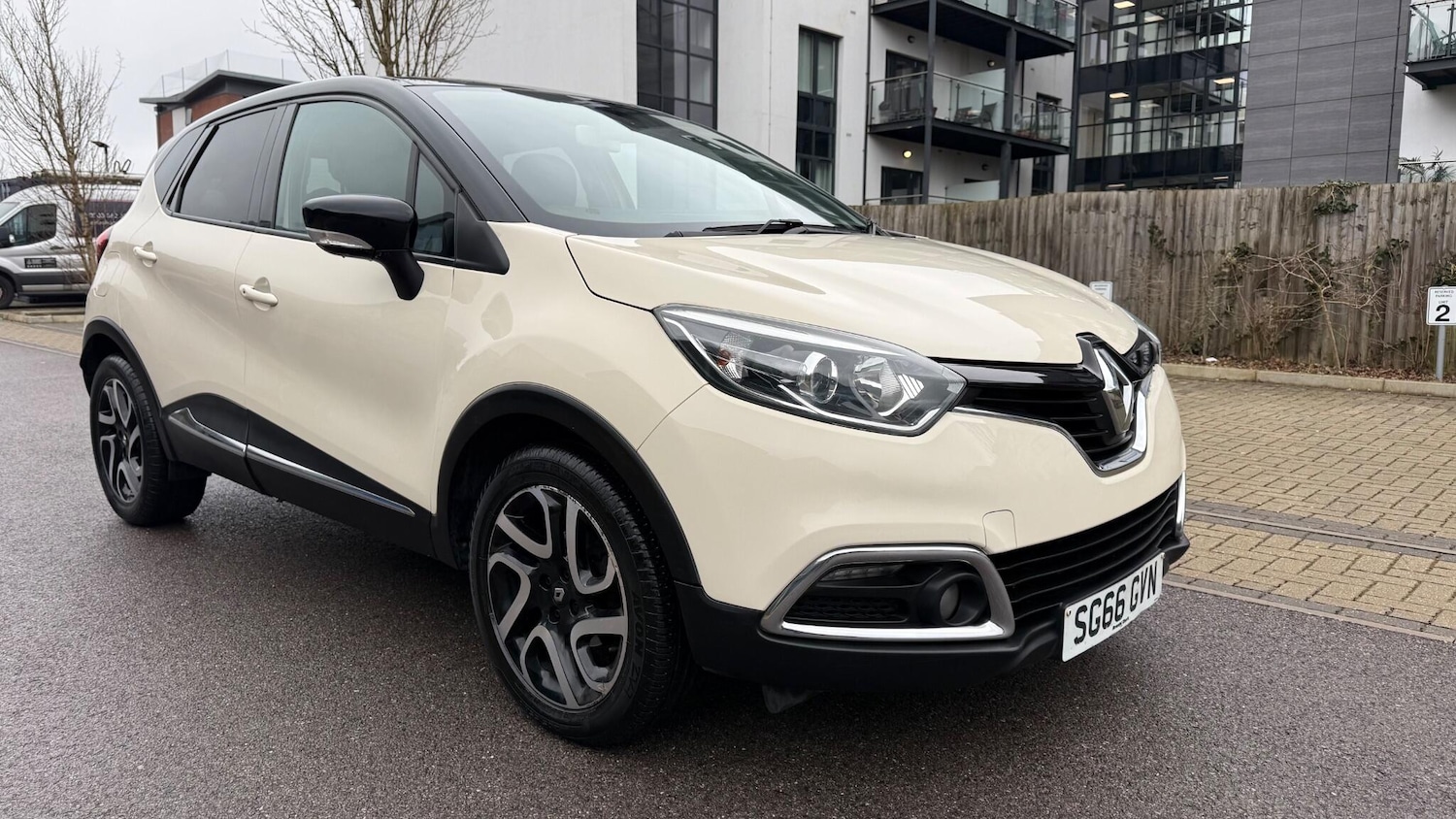 Used Renault Captur 2016 for sale - 77611862: Photo 2