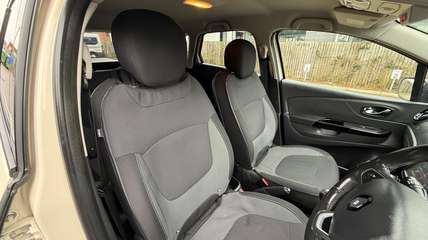 Used Renault Captur 2016 for sale - 77611862: Photo 32