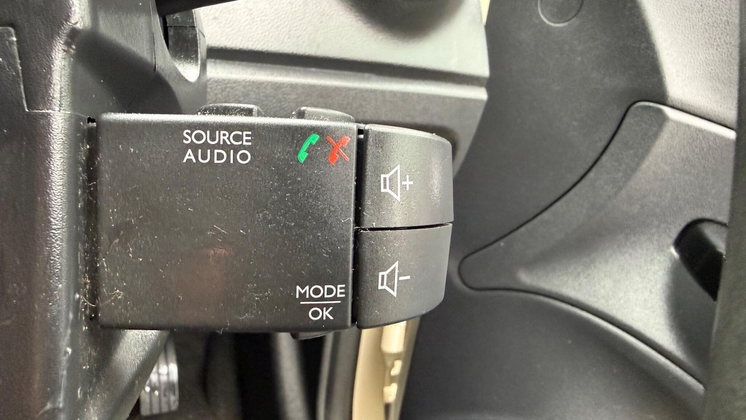 Used Renault Captur 2016 for sale - 77611862: Photo 65