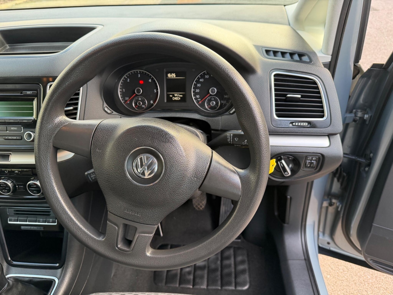 Used Volkswagen Sharan 2013 for sale - 77808651: Photo 37