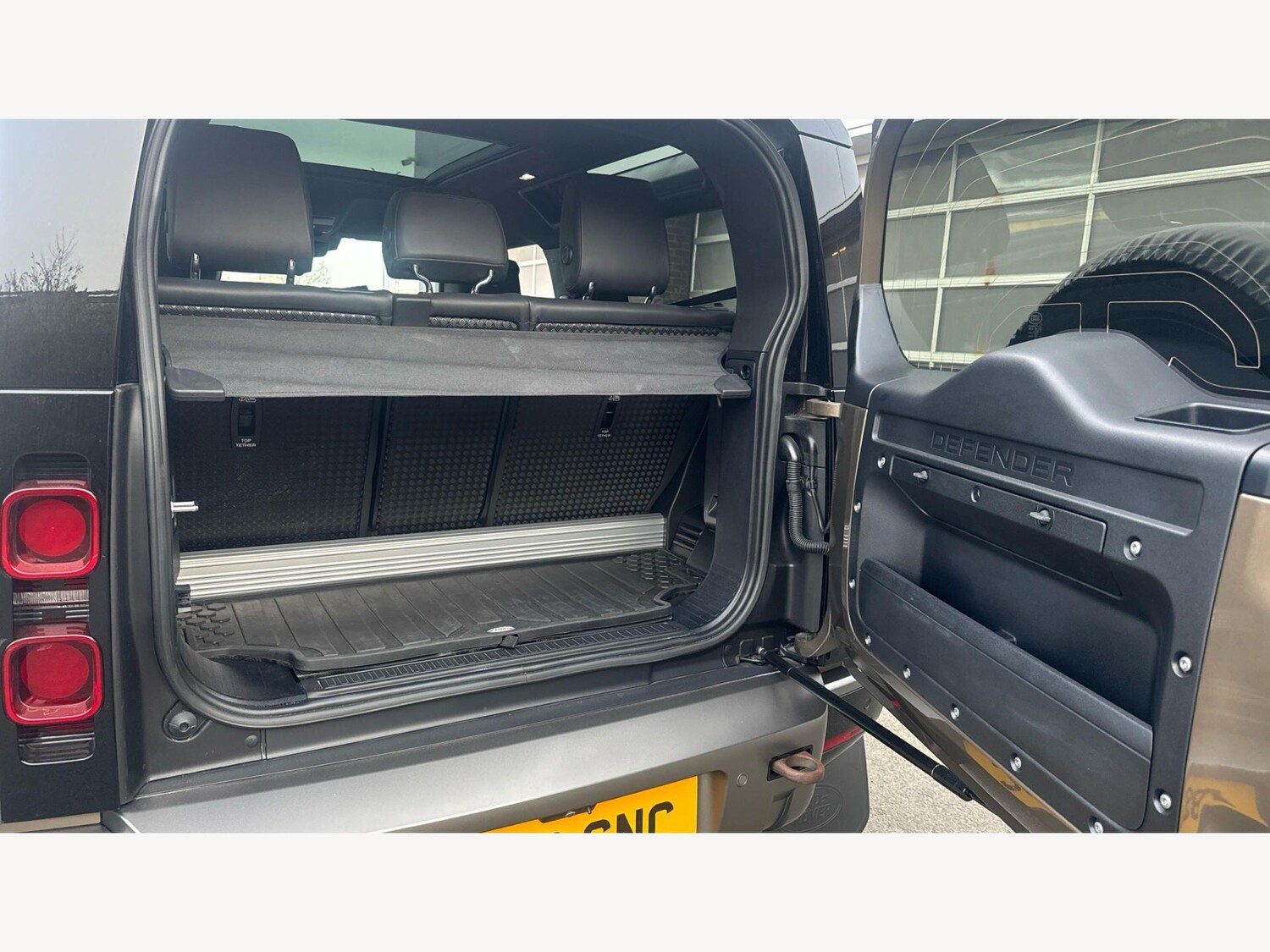 Used Land Rover Defender 90 for sale - 77982506: Photo 17