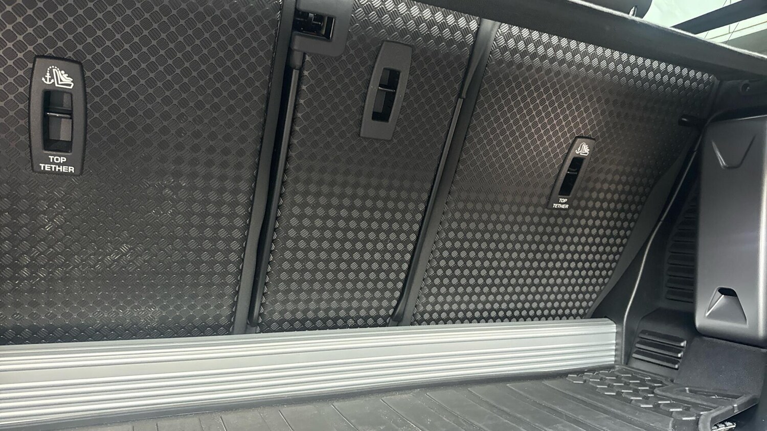 Used Land Rover Defender 90 for sale - 77982506: Photo 40