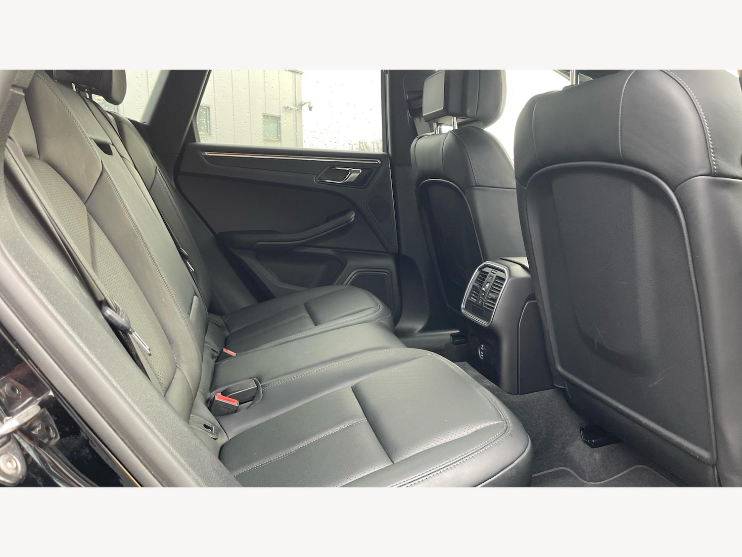 Used Porsche Macan 2021 for sale - 76753098: Photo 11