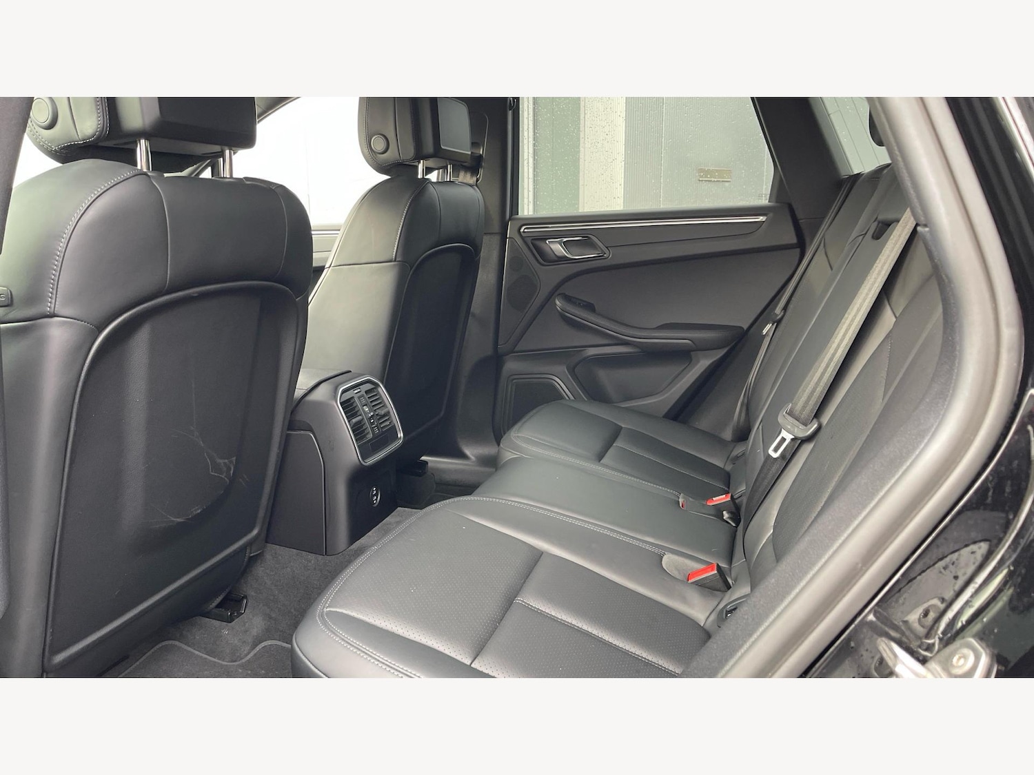 Used Porsche Macan 2021 for sale - 76753098: Photo 16