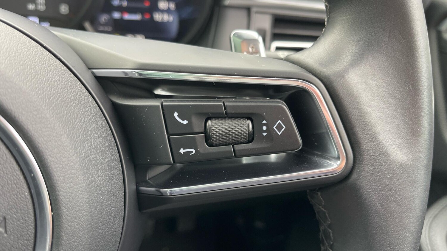 Used Porsche Macan 2021 for sale - 76753098: Photo 44