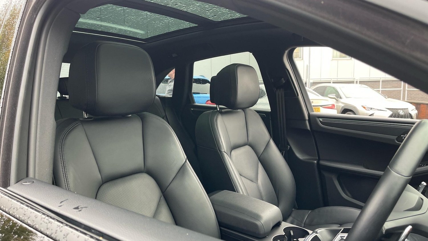 Used Porsche Macan 2021 for sale - 76753098: Photo 50