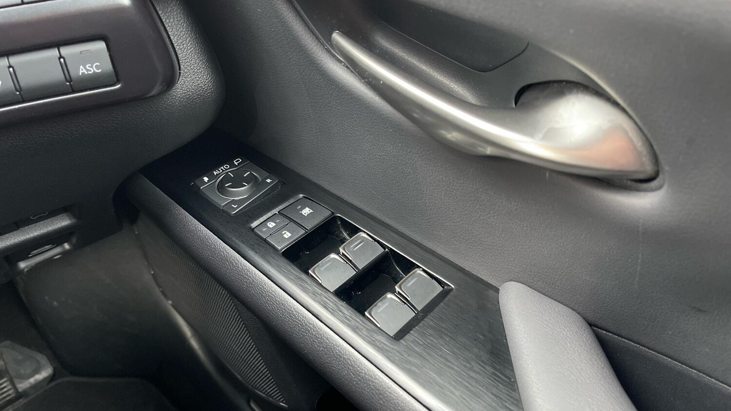 Used Lexus UX 2023 for sale - 77330993: Photo 36