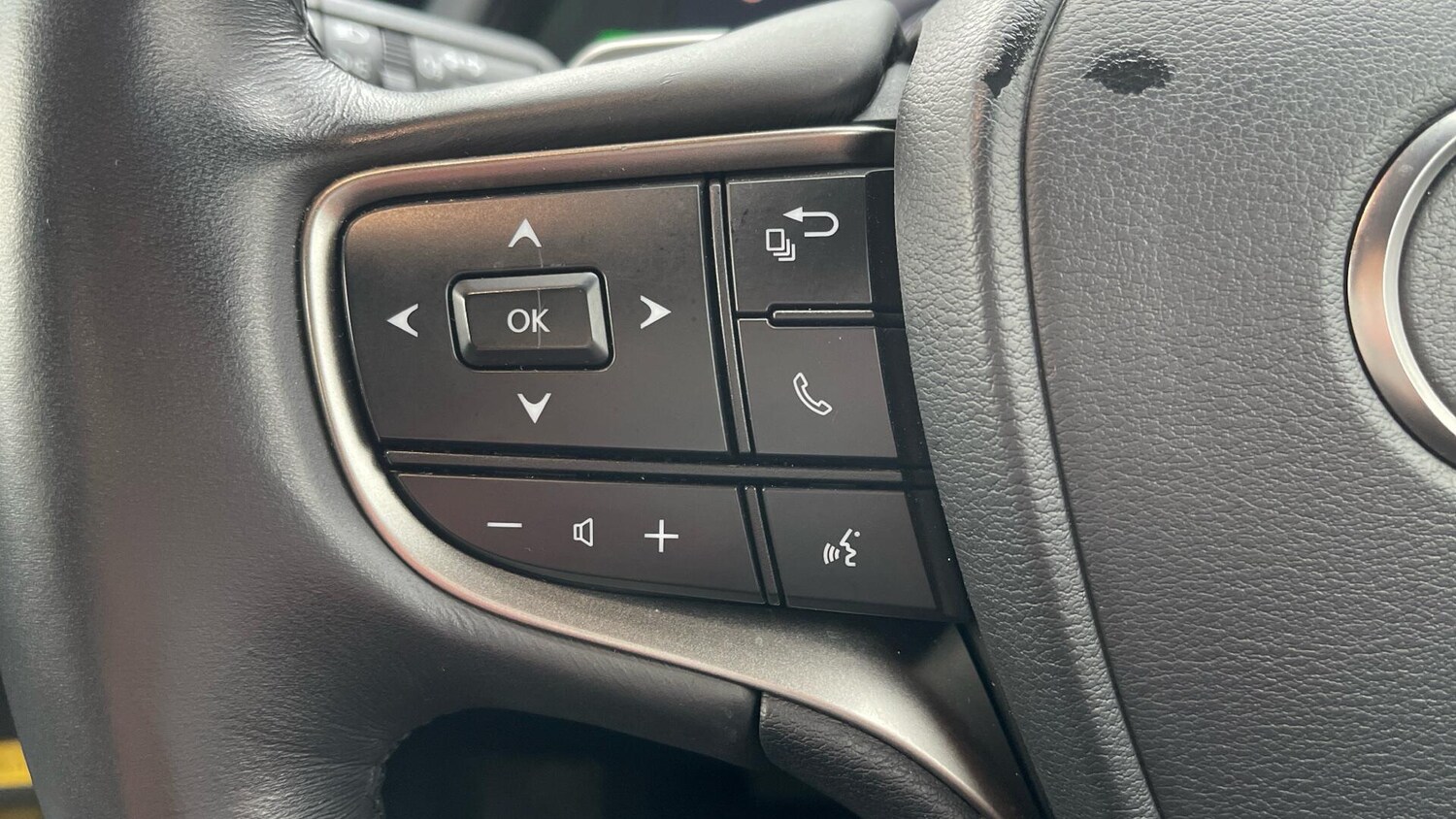 Used Lexus UX 2023 for sale - 77330993: Photo 37